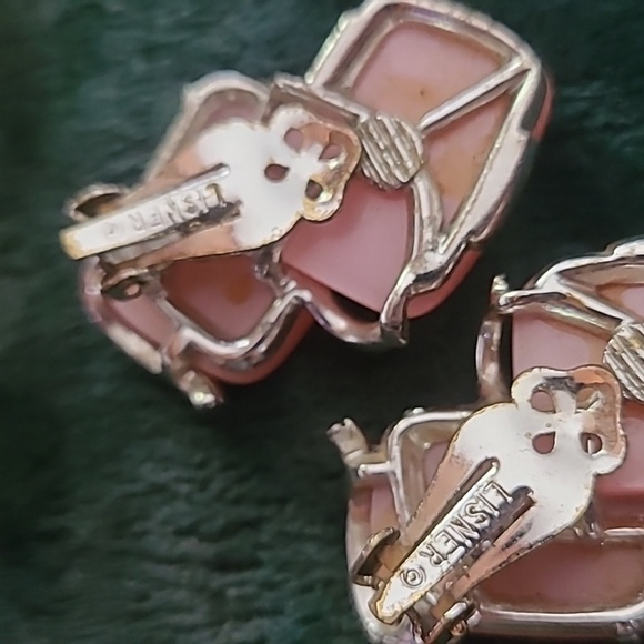 Lisner double rectangle pink moonglow Lucite clip-on earrings circa 1950's - Picture 4 of 4